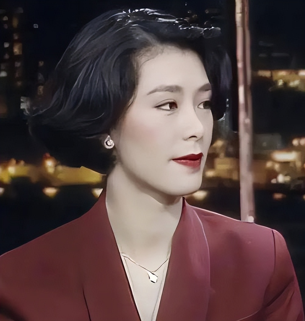 和富商相伴多年生3娃，60岁自曝原来从未结婚，夏文汐活的太通透