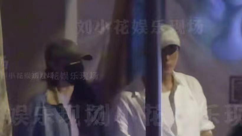 黄景瑜王玉雯疑恋情曝光，聚会同框同回酒店，双方火速否认