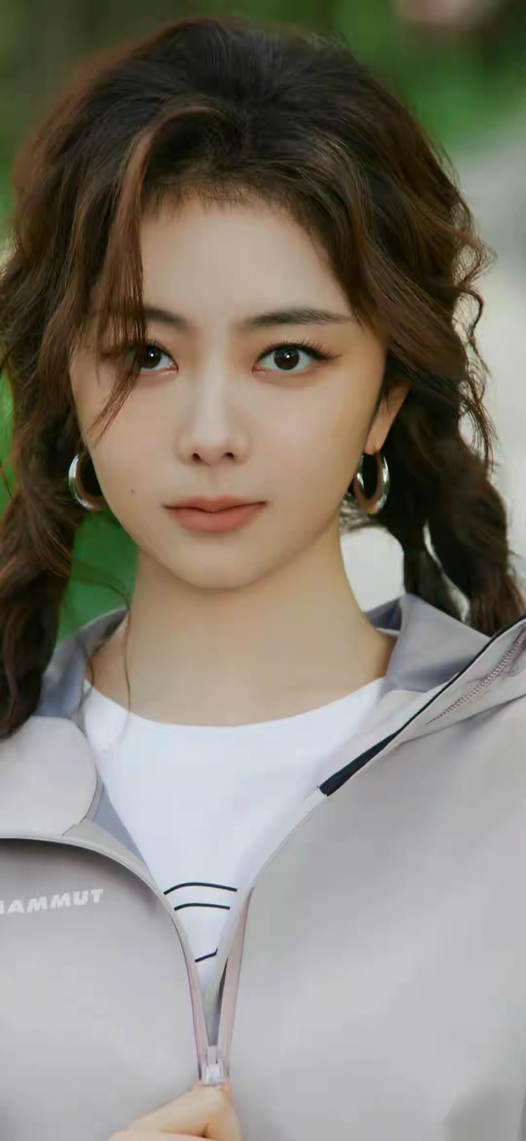 谭松韵，她真的像阳光一样，灿烂明媚！