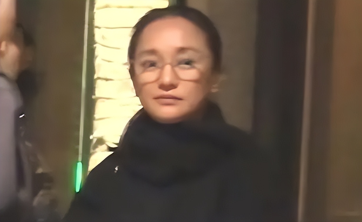 周迅新恋情疑曝光仅1天，男方被扒底朝天，暴露一个小圈子的恶俗