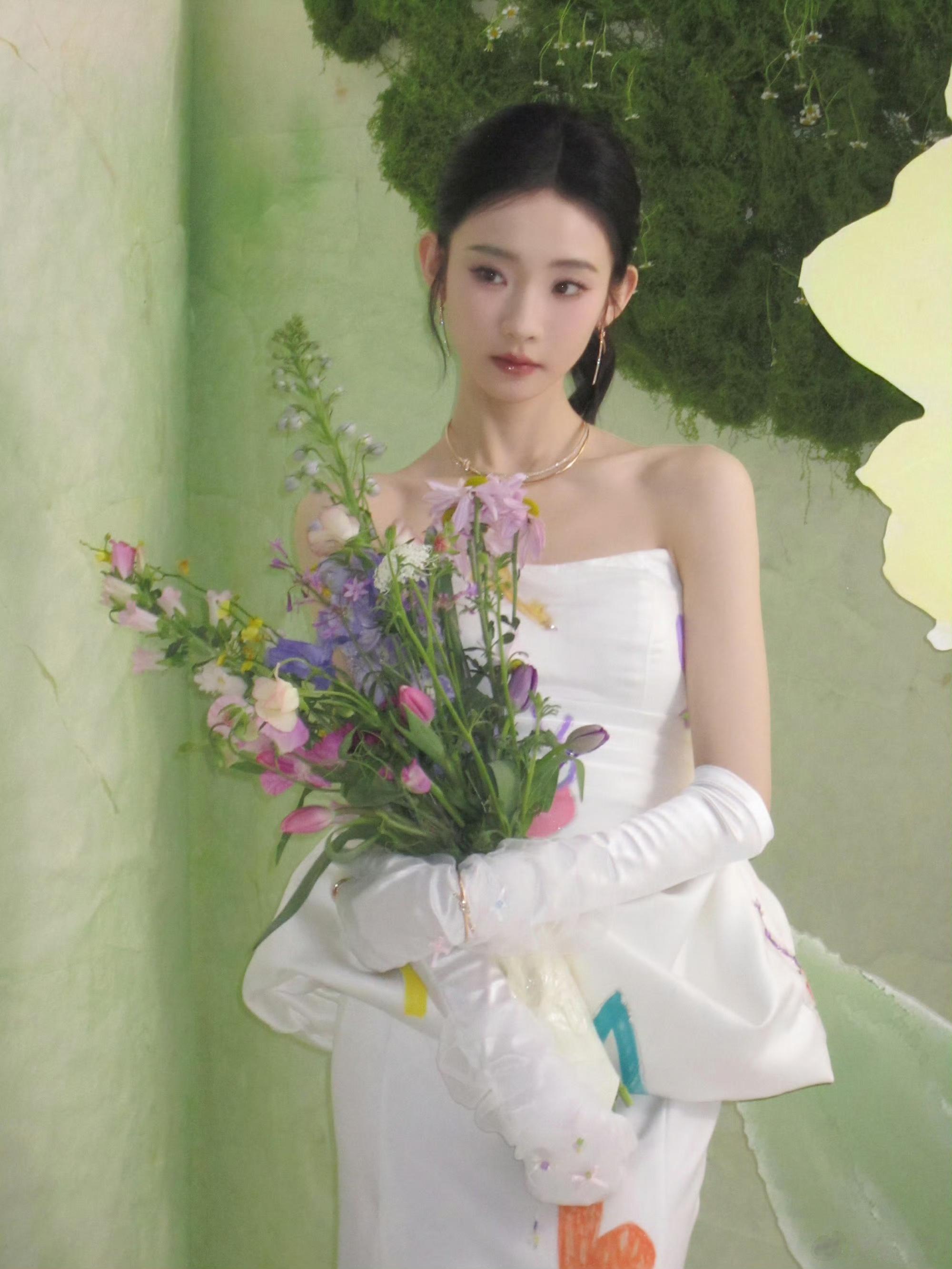 张艺凡 童话书里走出来的女孩