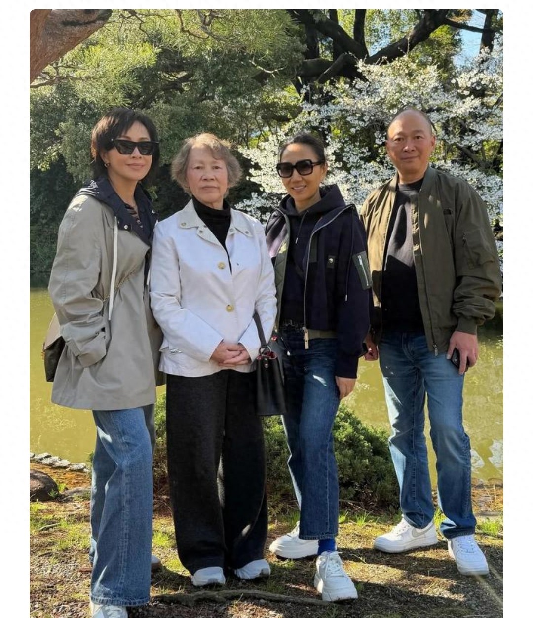 刘嘉玲东京赏樱，80岁妈妈状态太让人惊艳