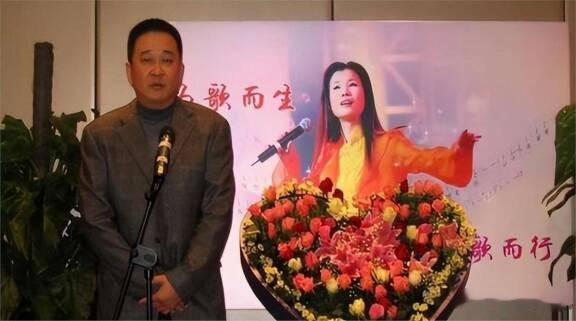 天哪！小时候熟悉的歌手突然不见原来是去世了，这个人原来是她。
