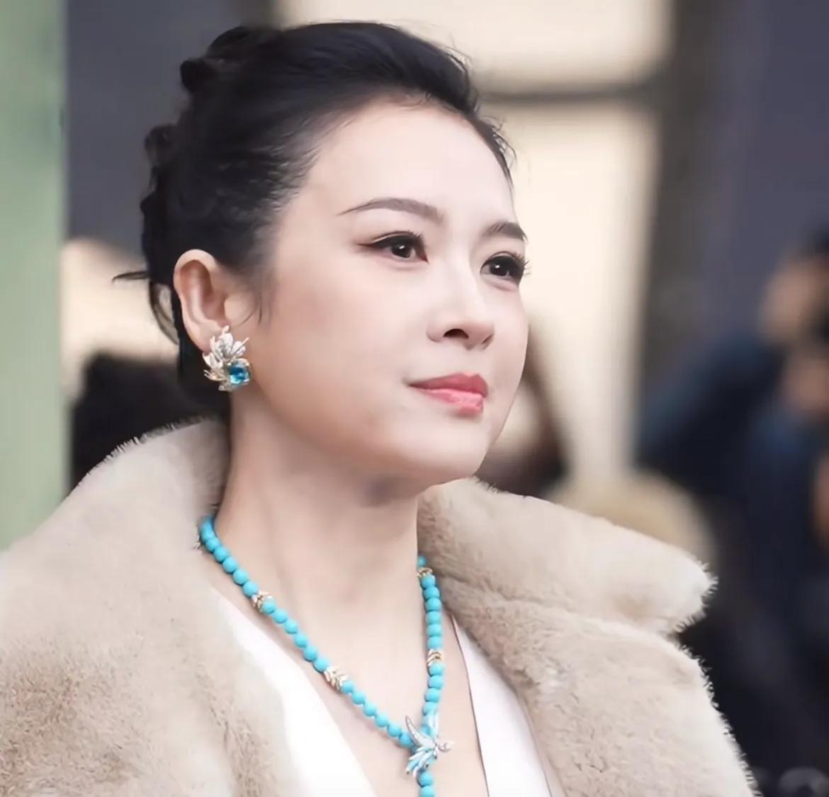 周迅没有说错，从发胖的章子怡身上：看到了娱乐圈的“残酷真相”