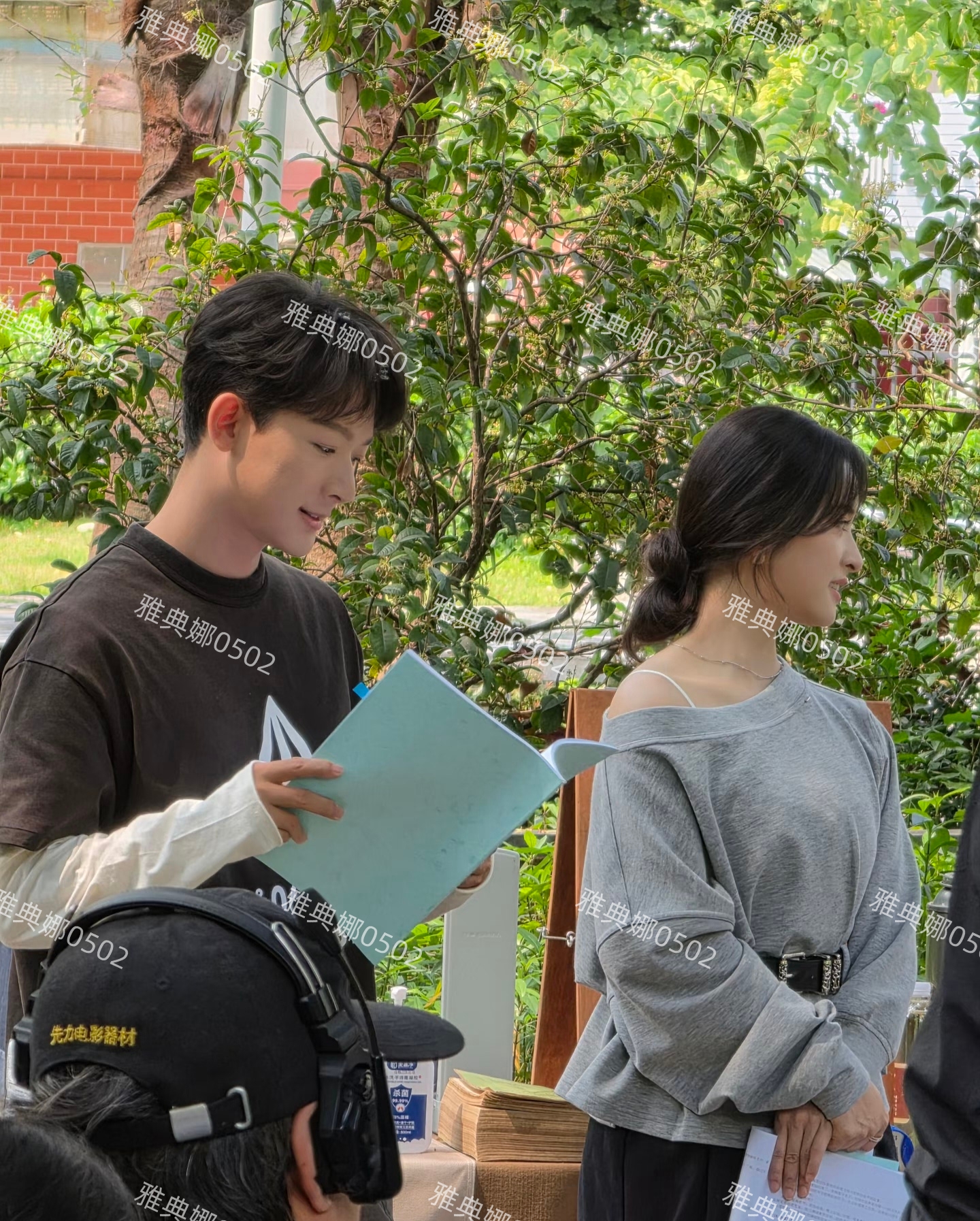 沈月跟阿娇一样脸长得很美但身材太虐了， 不仅个矮还是短粗大象腿