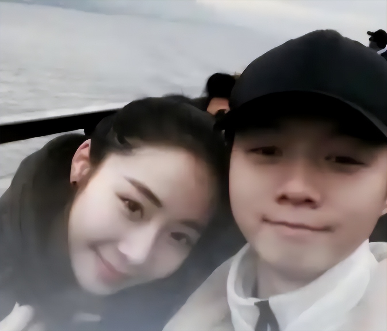 心真大！才4年就忍不住了？34岁的霍尊，终究是过不了美人关