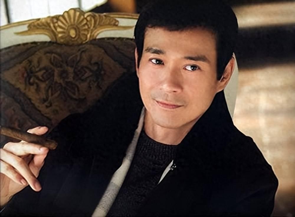 郑少秋女儿现状：老大自杀，老二38岁抑郁未婚，老三老四享尽父爱