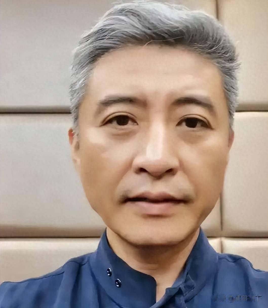 成于嘴、败于嘴，50岁就满头白发的周炜，如今的下场不值得同情