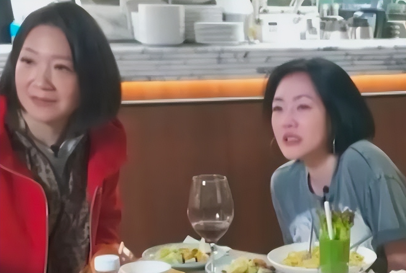 小S复出翻车？主持退步、酗酒、哭不停…