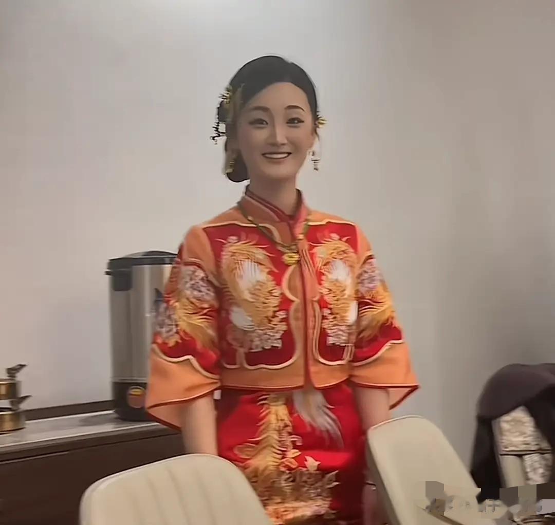 陈亚男官宣订婚！新老公帅气情商拉满，唯独比朱小伟矮一截