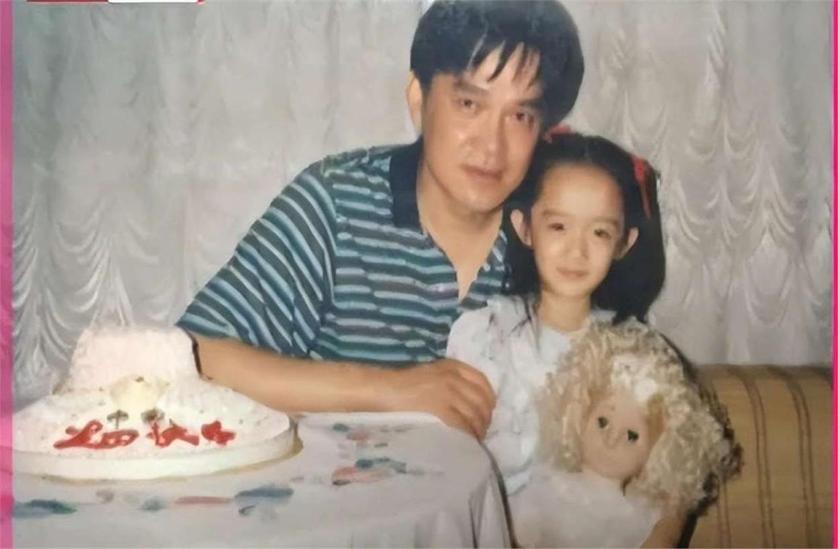原来他们是父女，都是知名演员，20多年隔阂难消除，他69岁仍单身