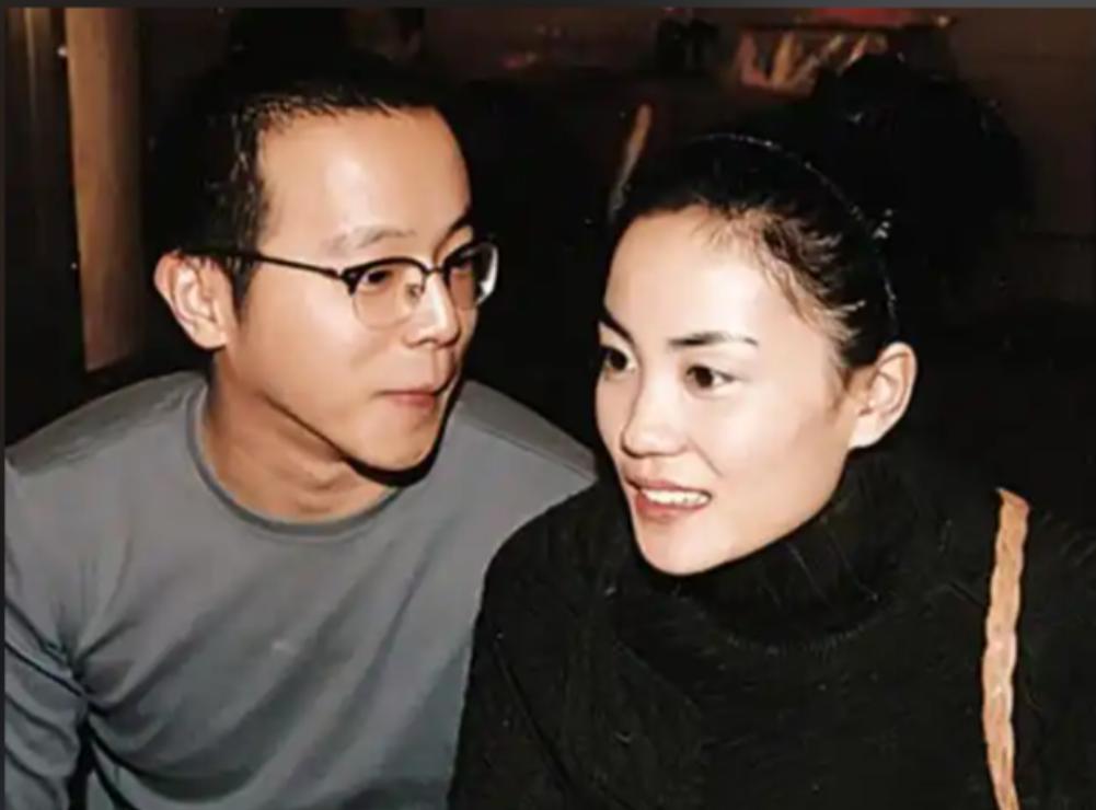 56岁窦唯现状：已定居阿那亚多年，骑电动车，买菜砍价，生活惬意