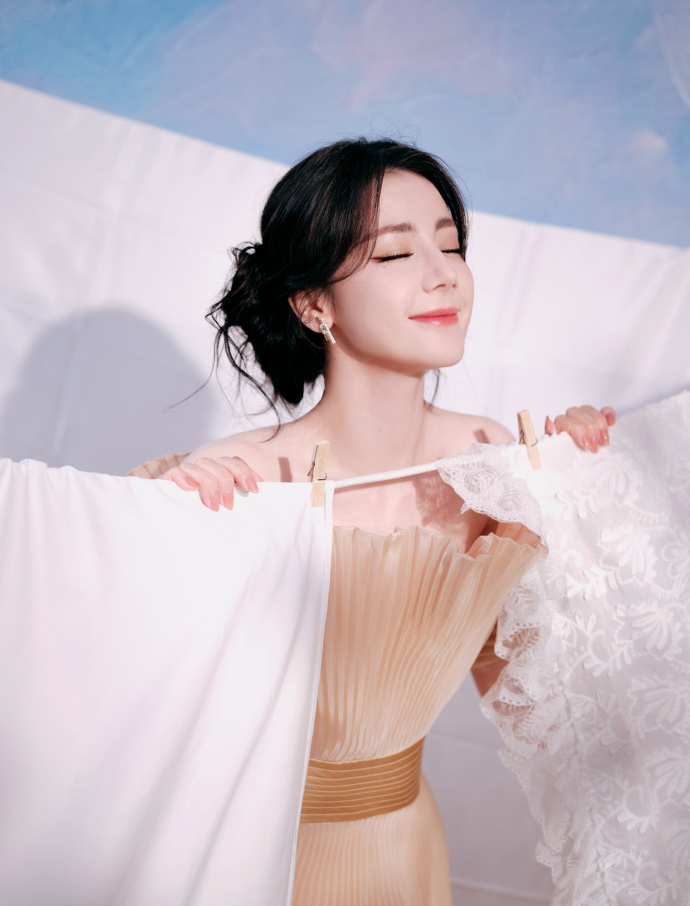 热巴新妆封神！换造型团队清透妆容出圈，顶流就该有顶配排面