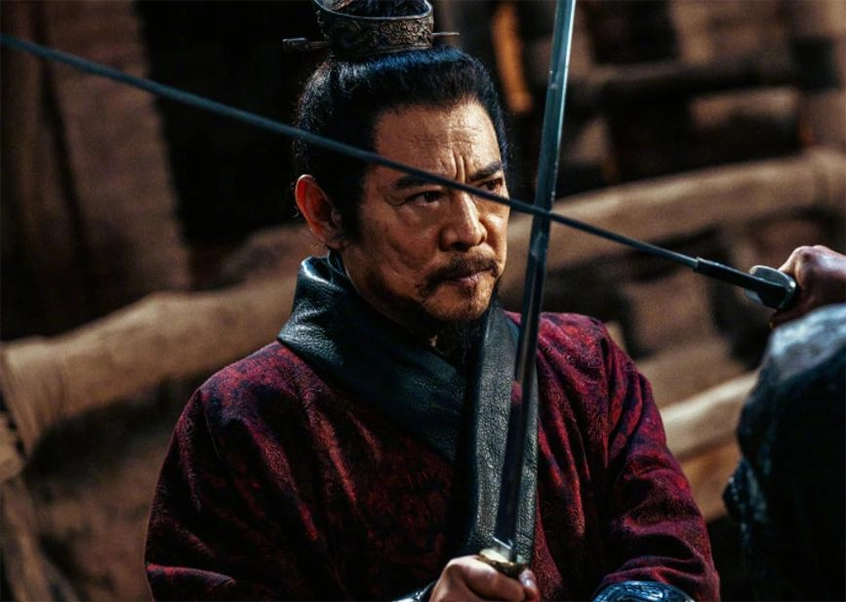 春节档三强厮杀,张艺谋翻车,《镖人》靠自来水,沈腾凭啥独吞半壁票房?