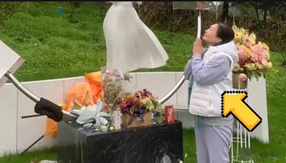 小s穿皮草而s妈上山看大s穿单薄春装，为何妈身体比大s强那么多？