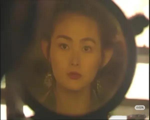 55岁“潘金莲”王思懿近照，虽有皱纹，但美丽依旧，风韵犹存