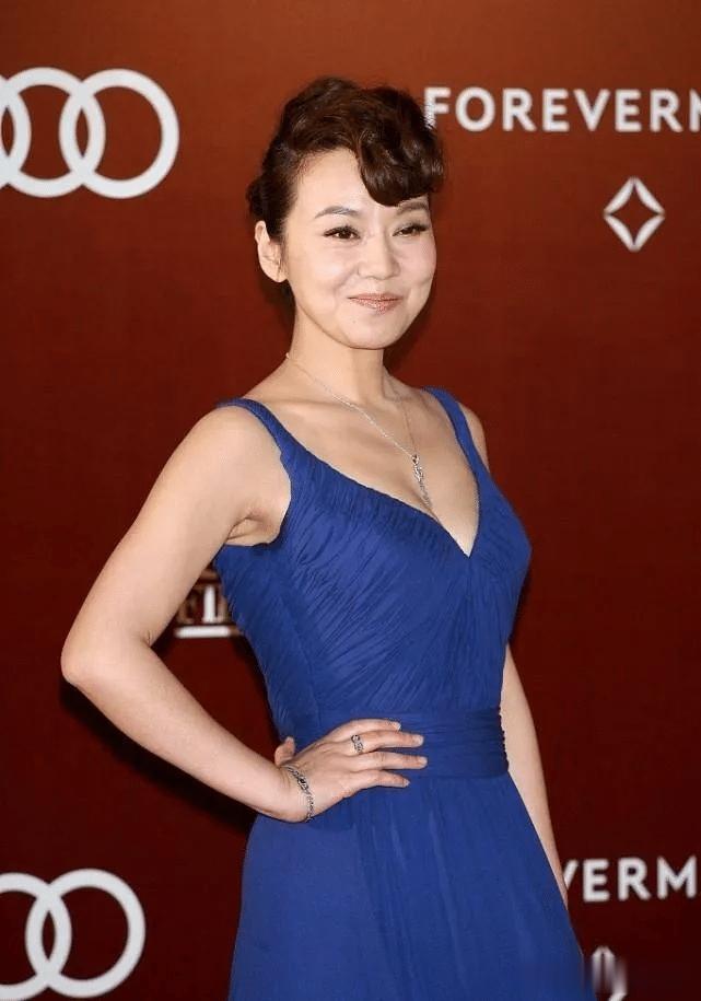 闫妮，佟掌柜这么性感