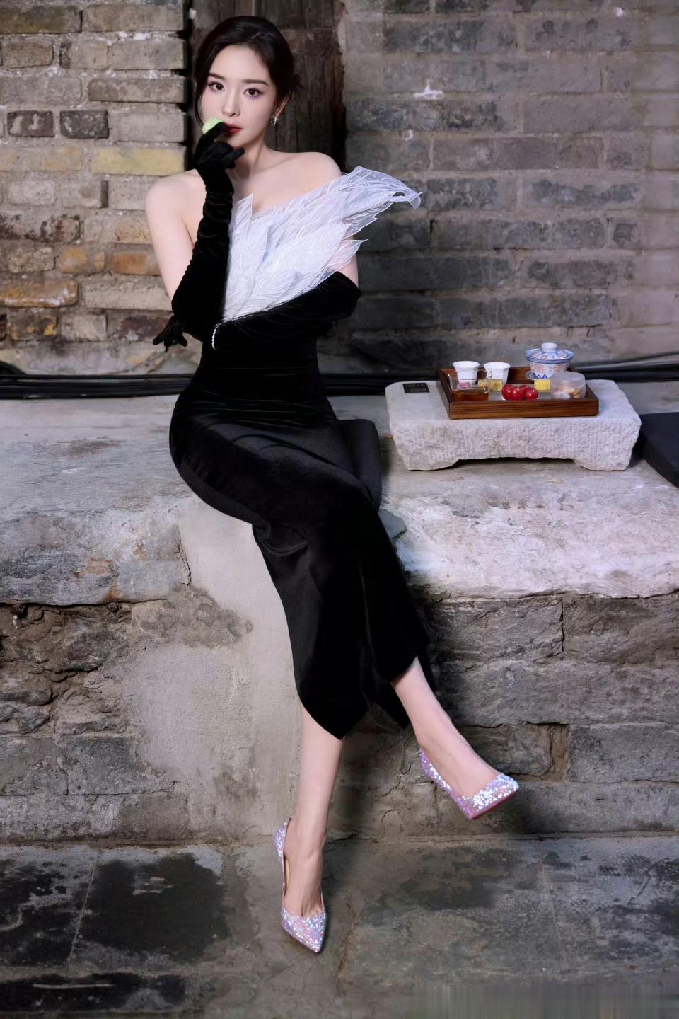 杨幂路铂廷现场活动，高定与定制的诠释，太美了