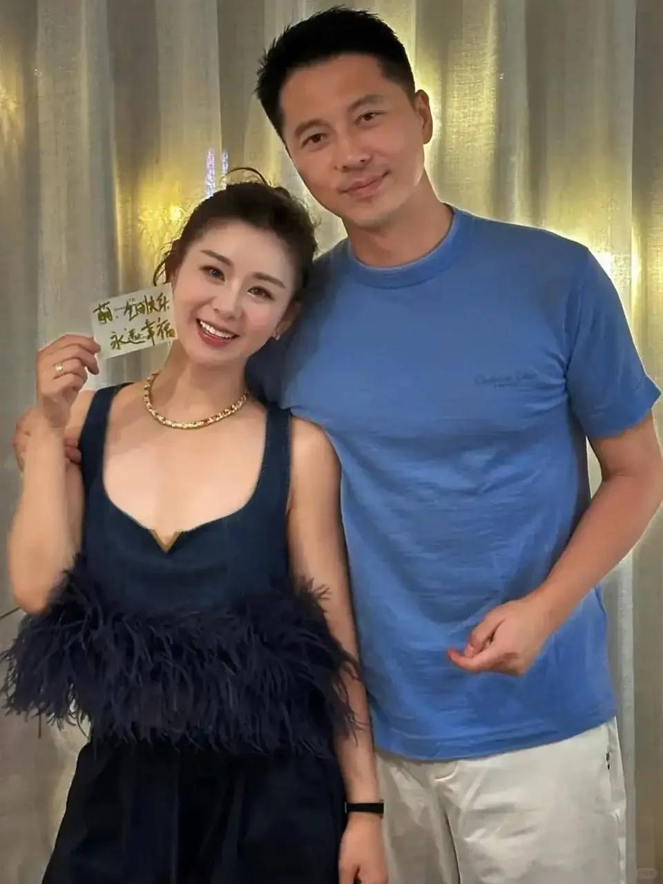 王雷回老家真接地气！