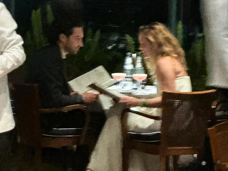 拿下女神!墨西哥AI新贵与艾玛·沃特森秘恋,男方背景大有来头