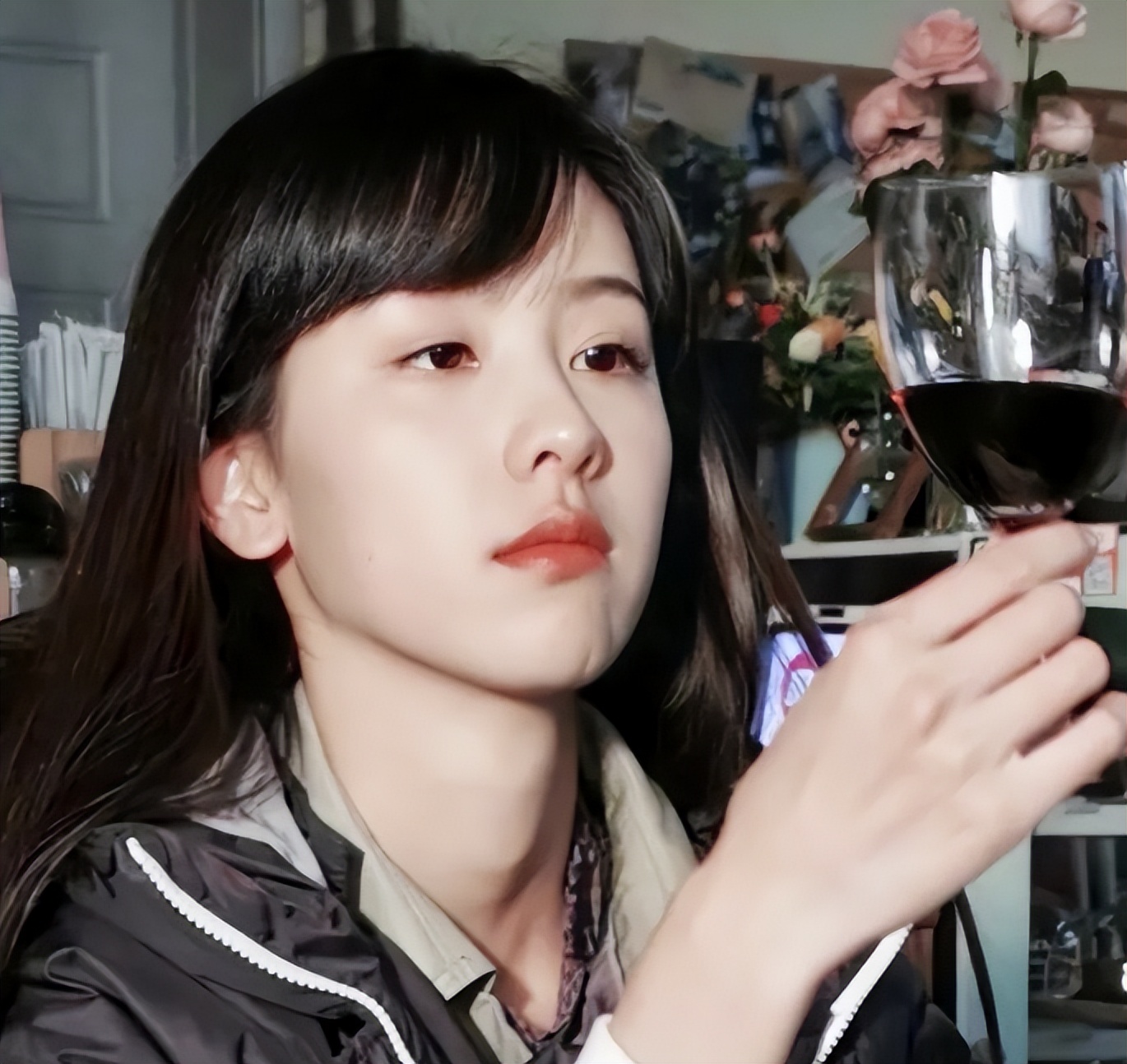 女明星的身材管理好厉害，陈都灵168cm仅90斤，肋骨清晰可见