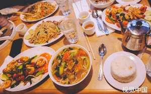 第36次相亲我遇上4套房的“体贴优质男”，订婚时他前妻来电：快跑！都是演的！