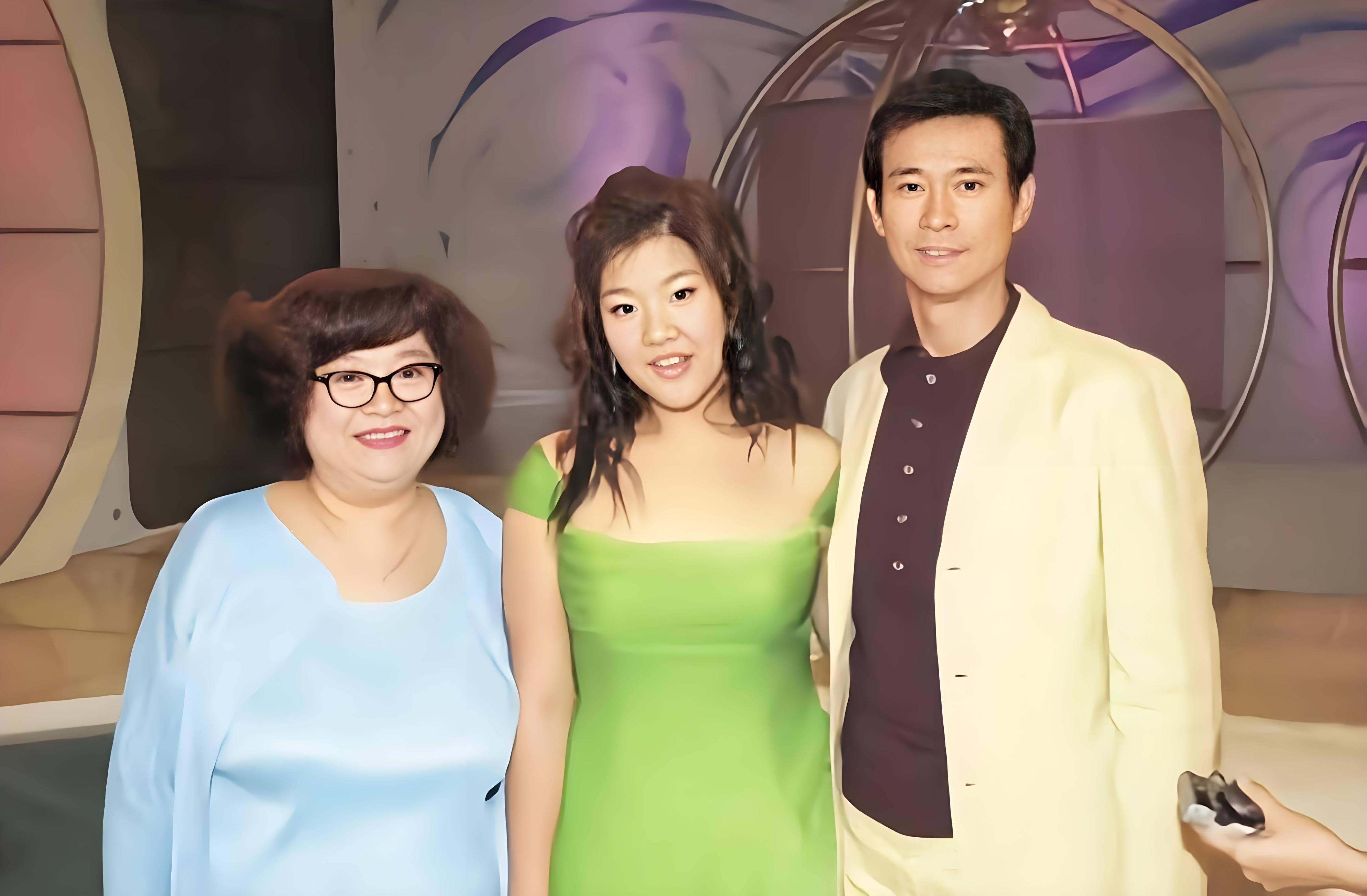 郑少秋女儿现状：老大自杀，老二38岁抑郁未婚，老三老四享尽父爱