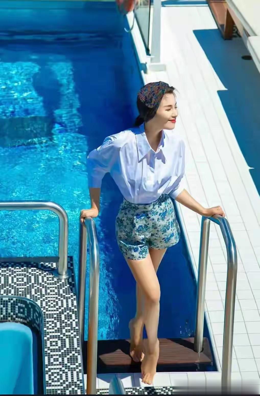 刘涛白嫩白皙脚丫子