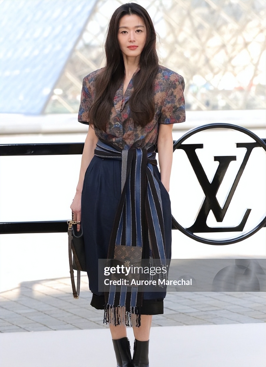 巴黎时装周，暴露内娱女星们的“真实颜值”，刘亦菲的生图太惊艳