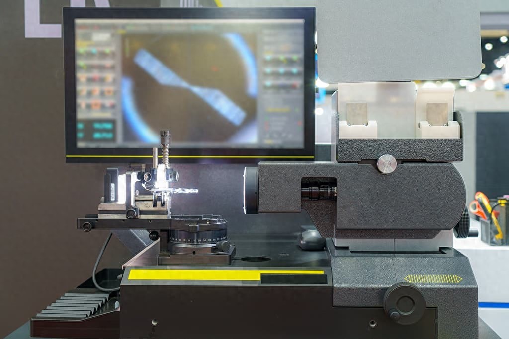 國產測試機，夾縫求生