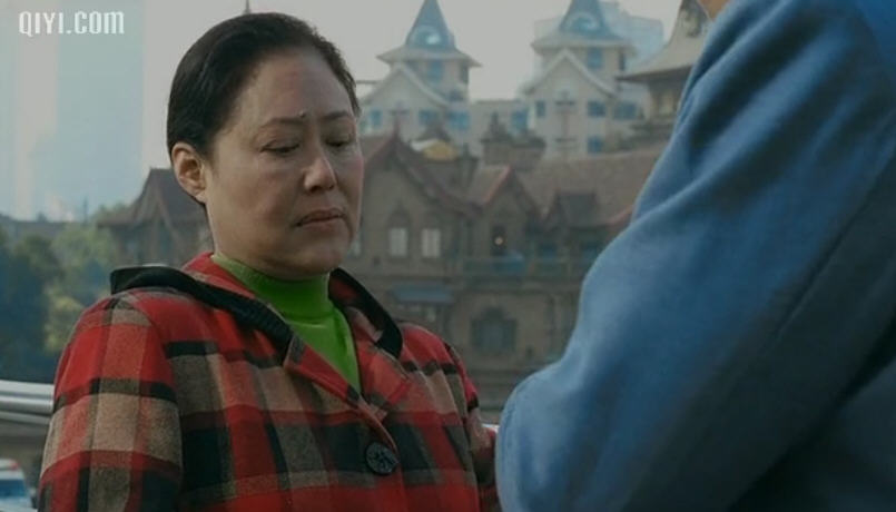 斯琴高娃庆祝76岁大寿!脸色惨白一头大波浪,抹大红唇险些认不出