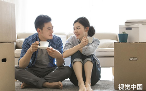 订婚后男友要退彩礼，我送他进去吧？