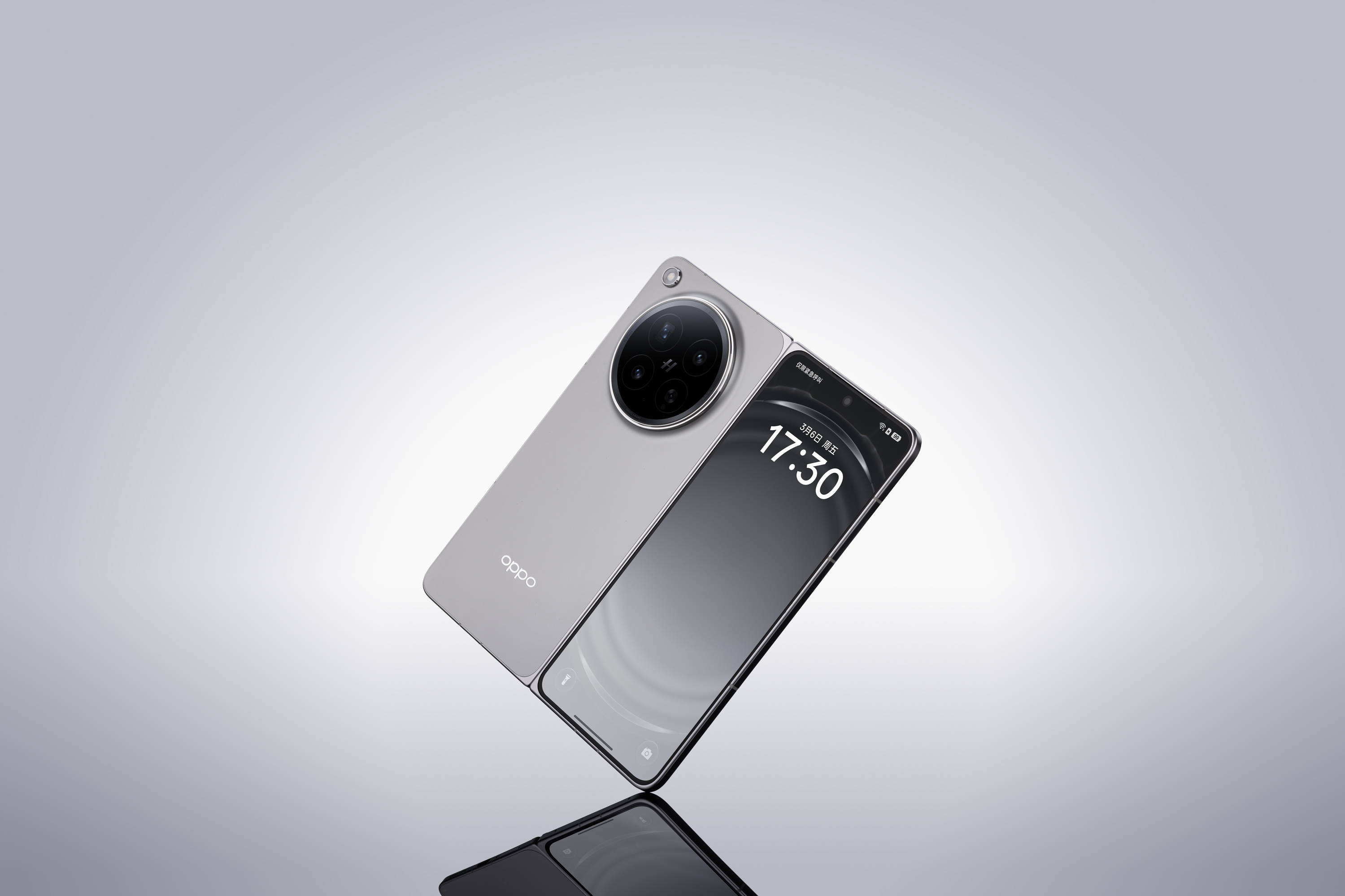 一馬平川，鏡面無痕：OPPO Find N6 原鈦色圖賞
