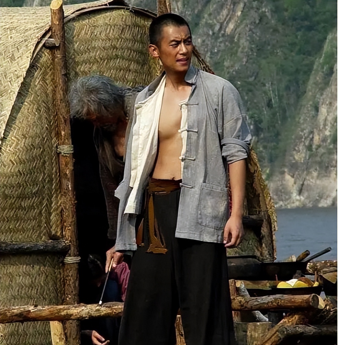 朱亚文没想到，被传离婚一年后，沈佳妮凭一举动给自己狠狠长脸