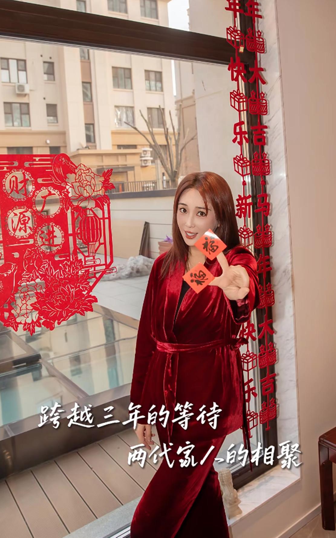 杜若溪将婆家娘家人聚一起过节，张罗一大家16口拍全家福，太能干