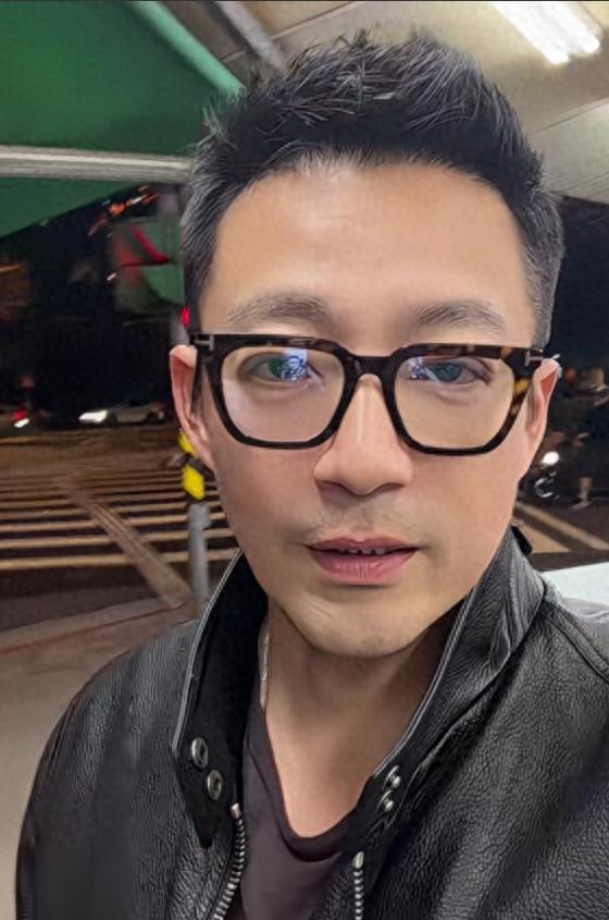 汪小菲带老婆逛夜市！马筱梅坐月子15天出来吃夜宵，剖腹产受质疑