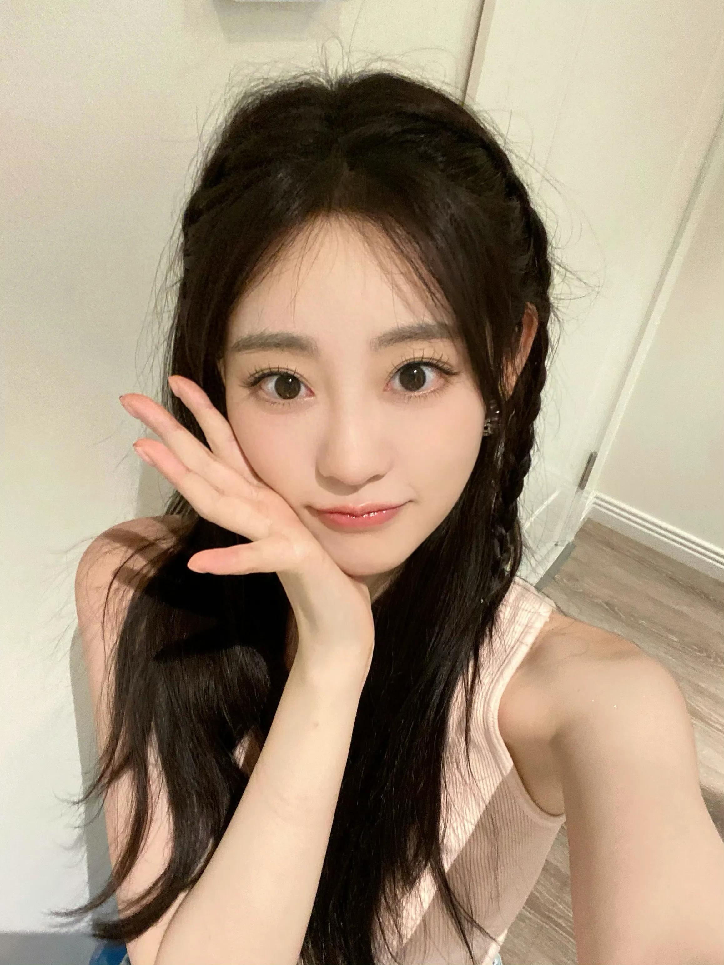 祝绪丹,甜妹自拍。