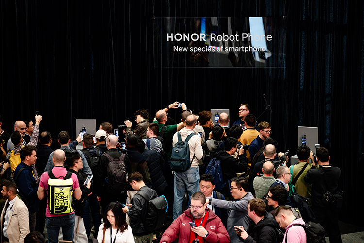 Robot Phone終于現身！榮耀MWC2026顛覆手機影像傳統