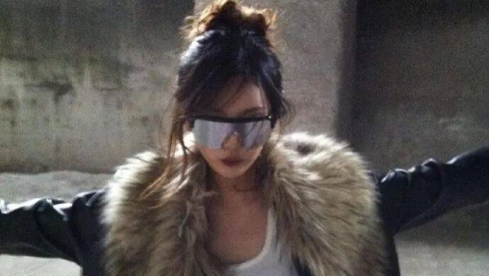 知名女团成员“自由至上”纹身引热议！网友：有错别字