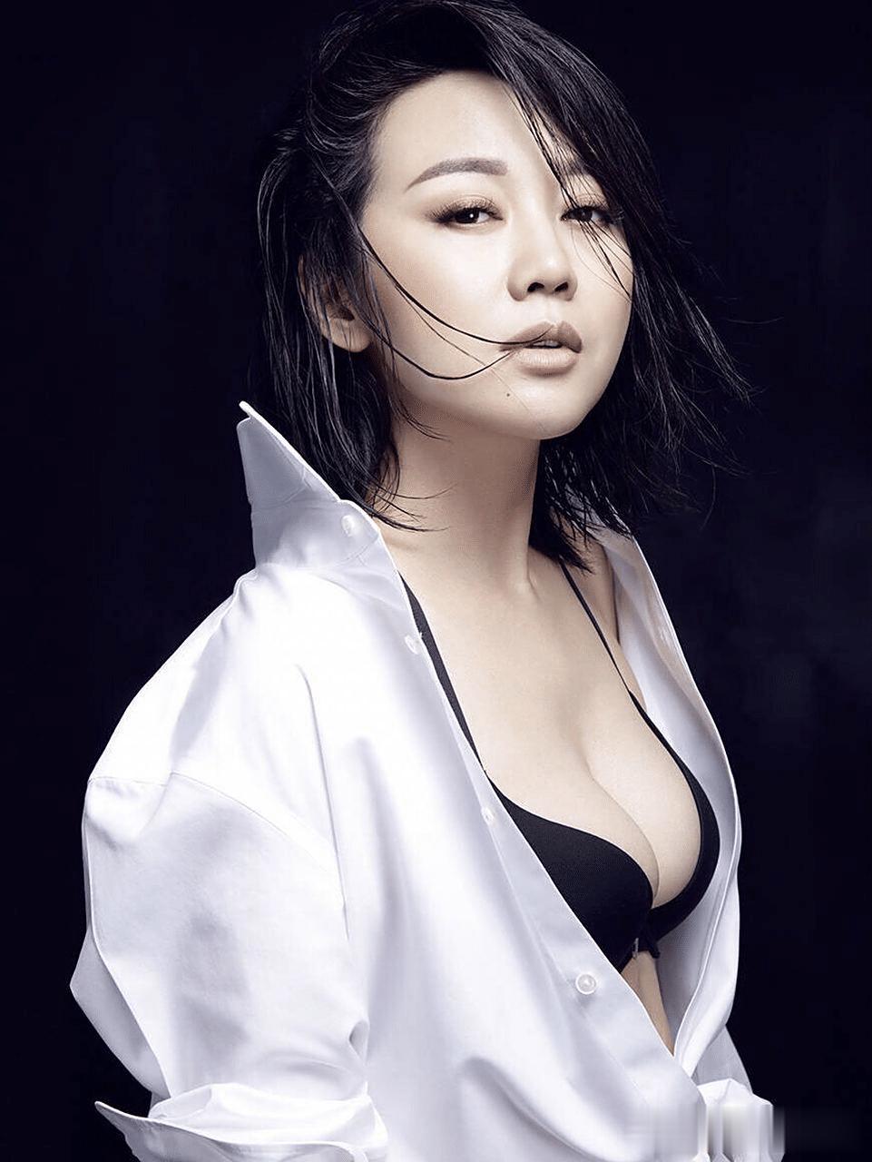 闫妮，佟掌柜这么性感