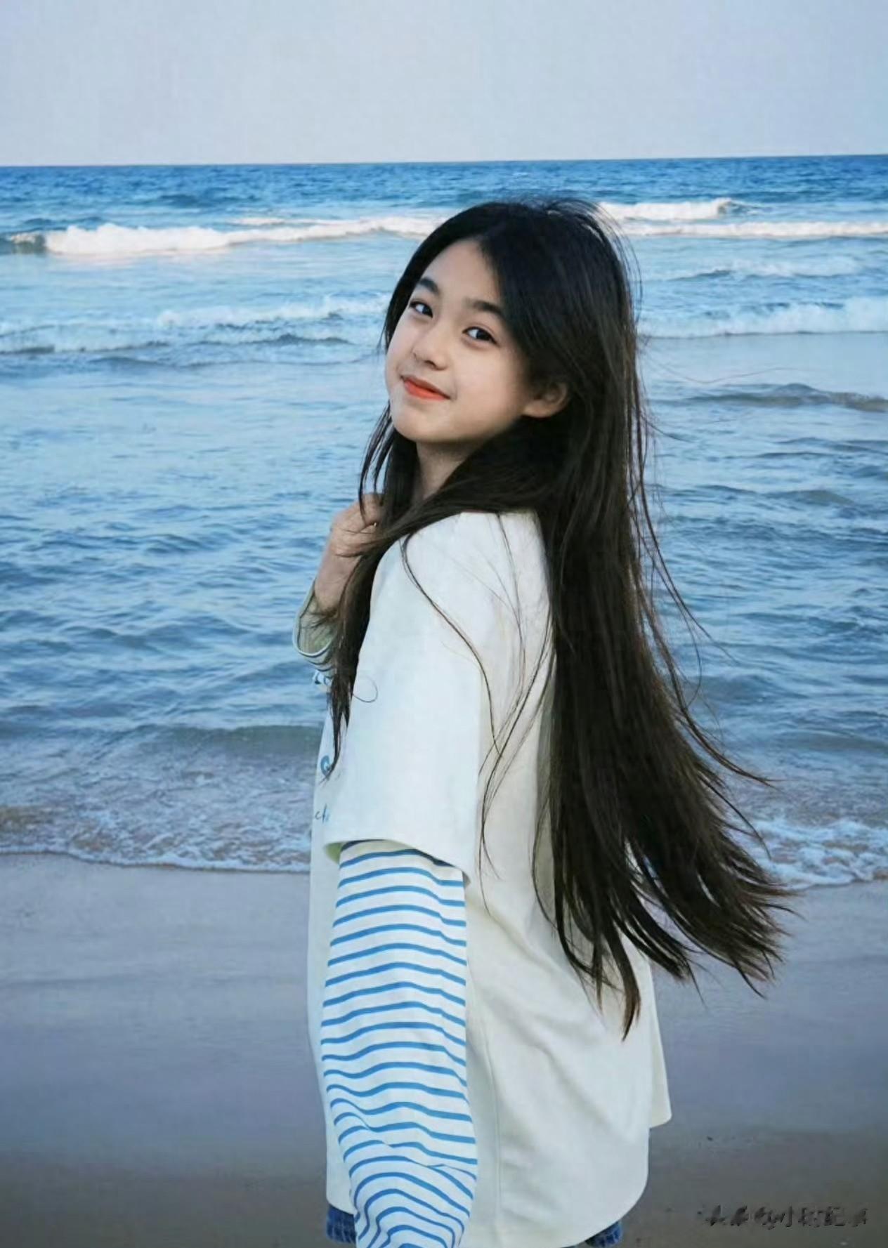 小泡芙｜刘畊宏的女儿的近照，甜系萌妹好漂亮，有在好好长大啊