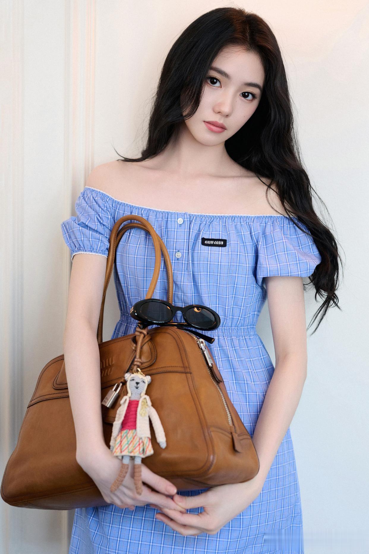 刘浩存，一组蓝裙子穿搭，少女感满溢。