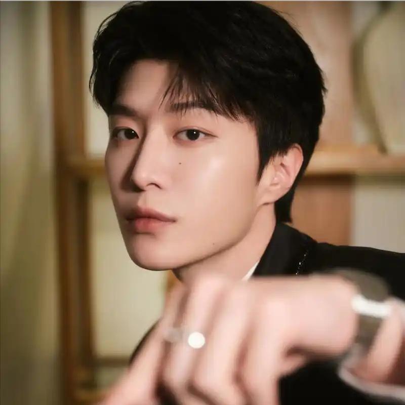 恋情曝光，3天战2女，疑似怀孕，1月刚开始，娱乐圈又有新“瓜”