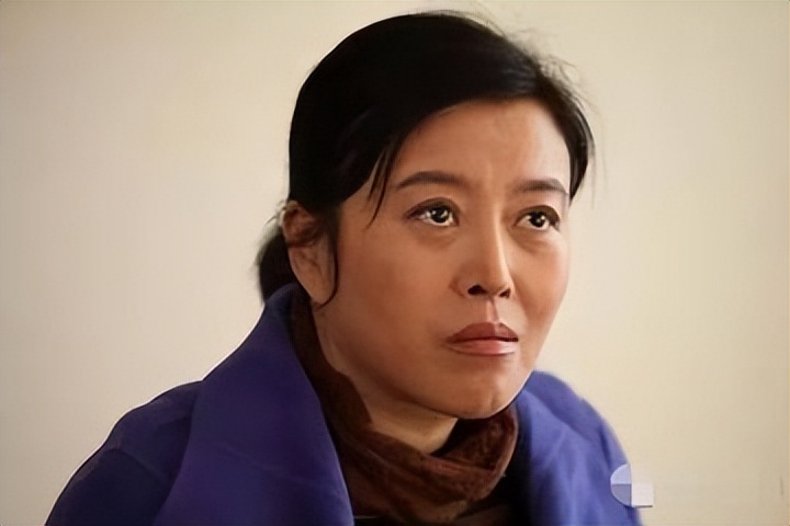 丁嘉丽：年轻时没管好下半身，如今为此付出代价，66岁依旧单身