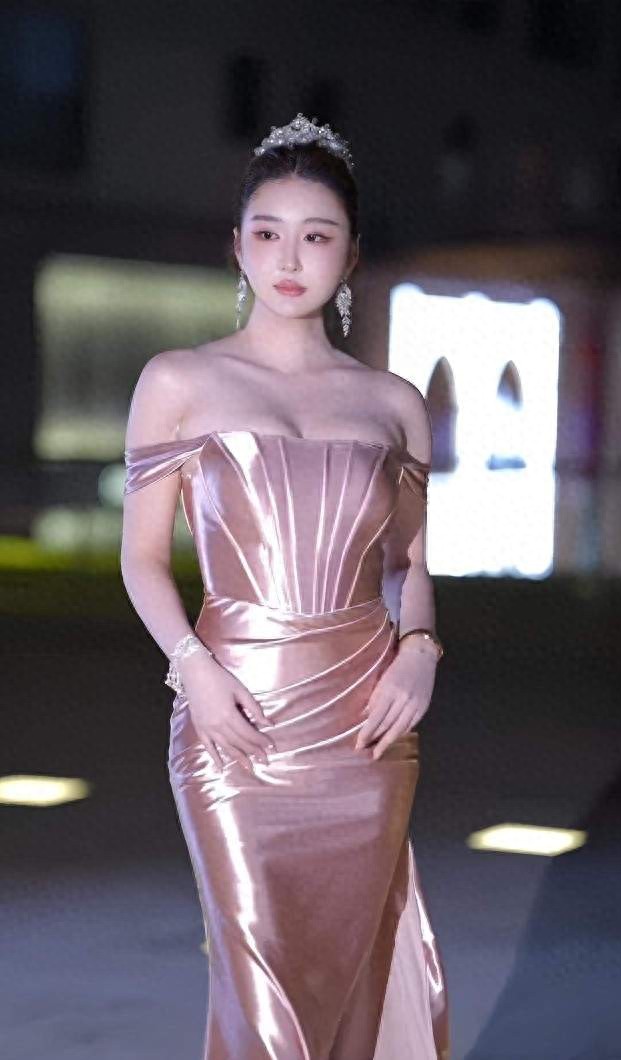 世界小姐陈蕾娜，183的身高，颜值身材天花板，私下确实社恐一族