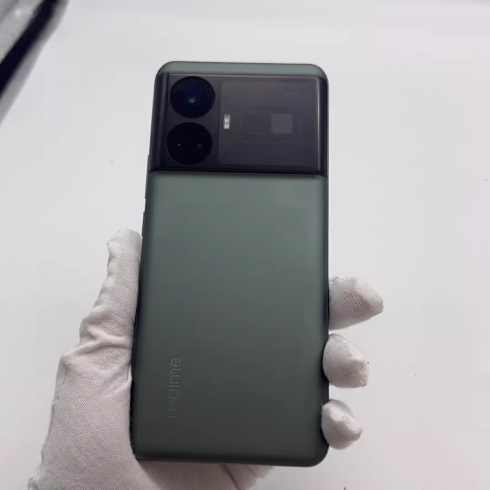 原價3799元的24GB+1TB手機，如今二手才1500元，還有240W閃充