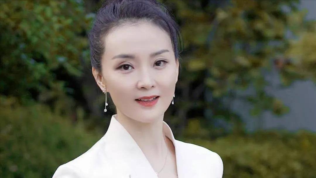 王艳终于熬出头!婆婆去世、老公失联、儿子转性,印证琼瑶的话