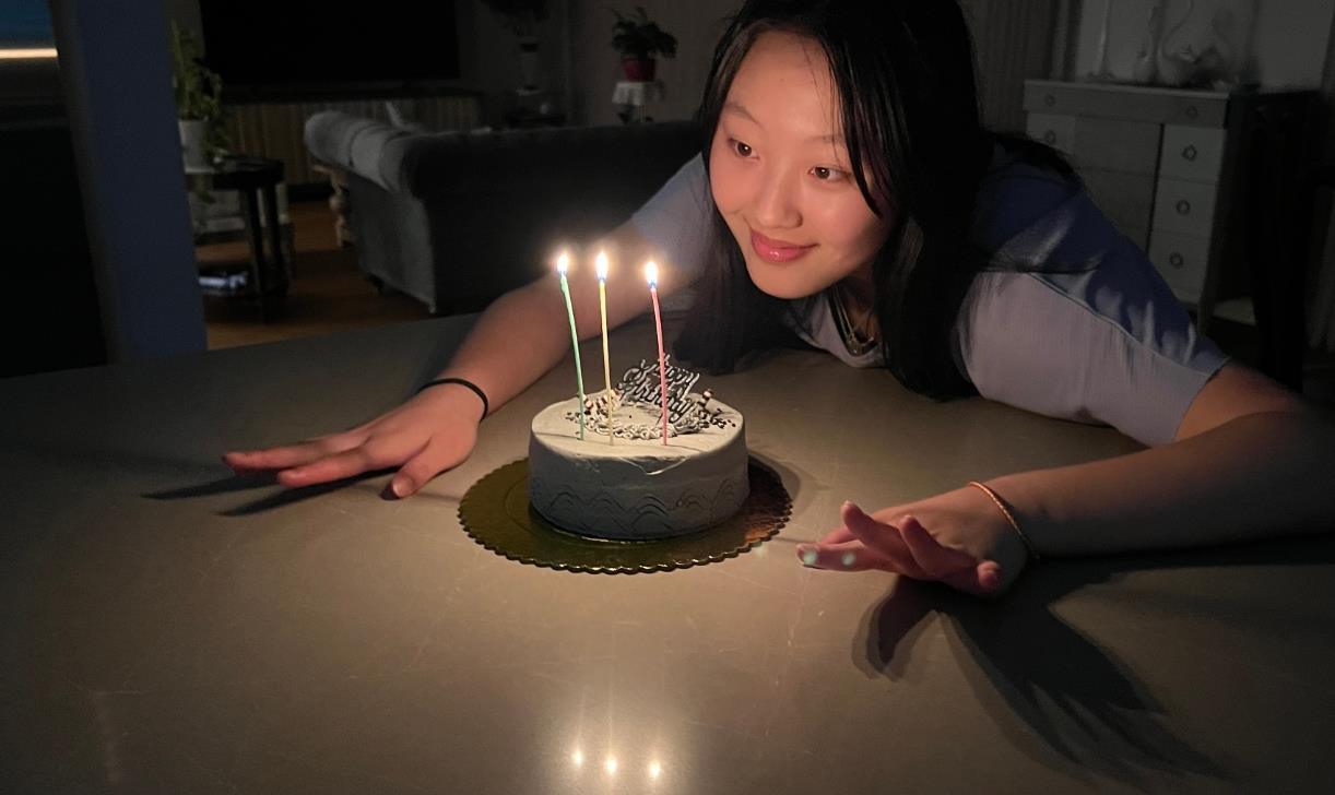 任程伟夫妇卖掉北京房子,办过户被偶遇,黄蕾头发半白但气质优雅