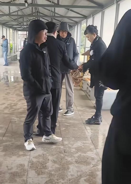 陈丽华告别仪式举行！灵堂内景曝光，迟重瑞哭红双眼，瘦了很多