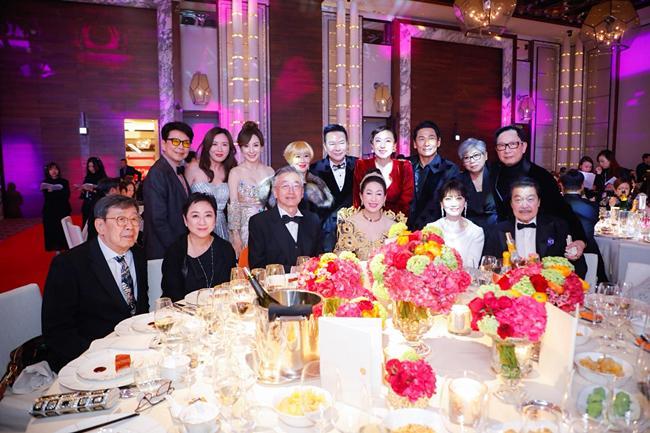 星光齐聚忆初心!周美凤受邀出席王玉环专属盛宴,致敬跨界传奇温情满溢